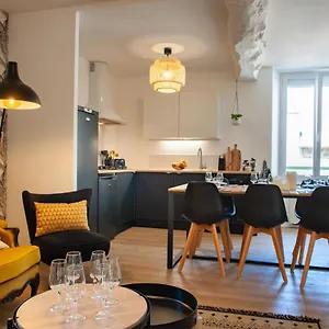 Appartement Duplex Contemporain Dans Maison Du Xviieme Siecle, Fougères